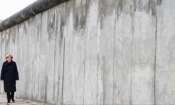 Le bon coté du mur?...