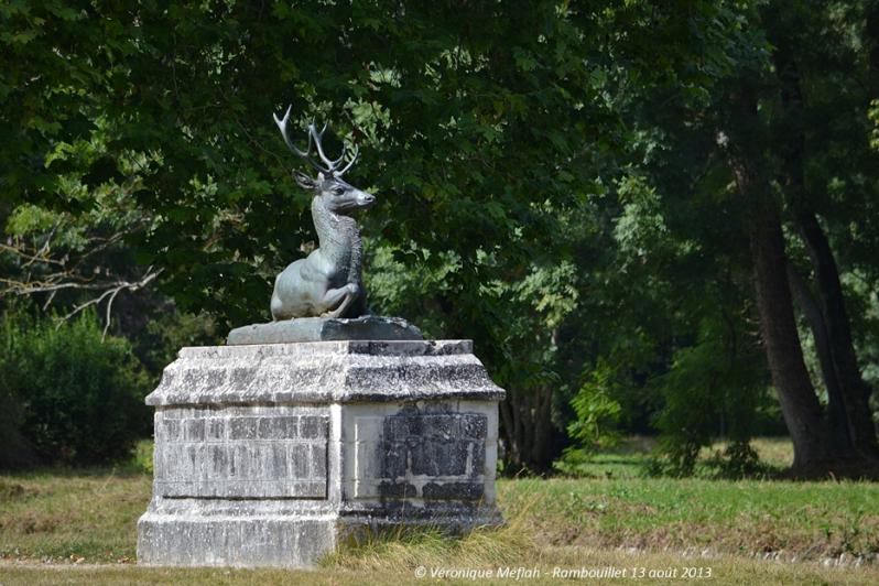 Parc du château de Rambouillet : Sculptures en bronze - Cerfs