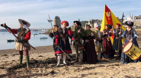 Dans les coulisses d'une reconstitution historique à Saint-Malo