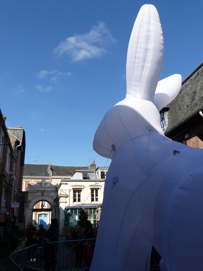 Les aventures de Lapin Blanc (suite)