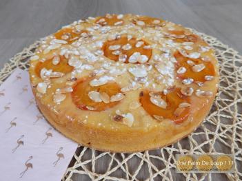 Gâteau aux abricots, citron & polenta