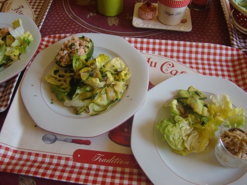 Salade thaï, en lamelles chaudes de courgettes.