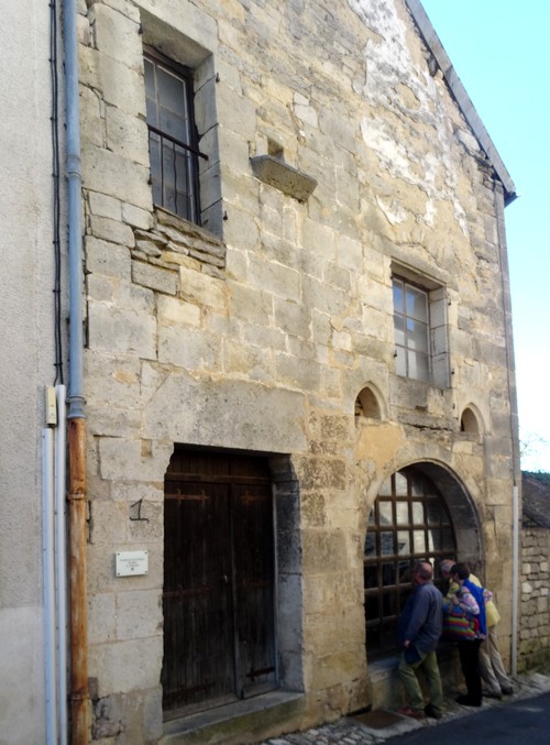 Visite de Flavigny sur Ozerain, avec les adhérents de Villages Anciens-Villages d'Avenir....