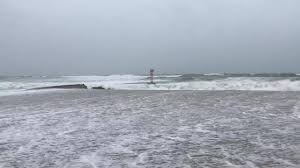 La rivière d'Etel et sa "barre" en mer.