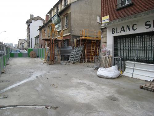 Retropilar... Un immeuble ? Non. D'abord un trou !