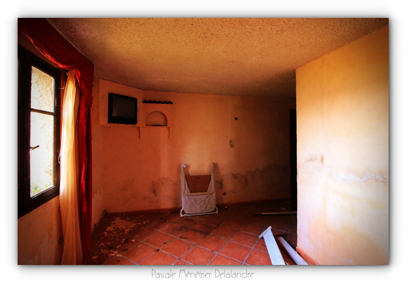 Urbex en Cévennes, Gard (3/4) - L'hôtel, ses salons et terrasses.