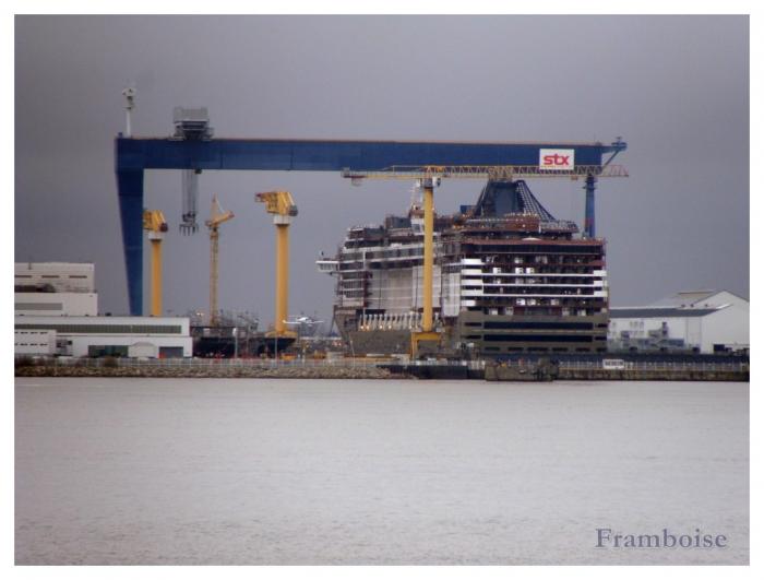 MSC DIVINA  quitte la cale sèche 