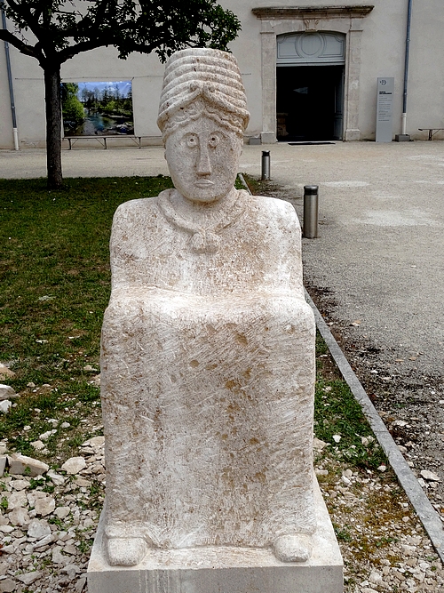 Eric de Laclos redonne vie à deux statues anciennes de l'époque de la "Dame de Vix"...