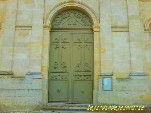 Preignac (Gironde) L'église St Vincent situè au bord de la nationale 113