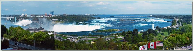 Panorama vu de notre chambre d'hôtel - Niagara Falls - Ontario - Canada