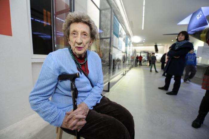 Camille Senon, la survivante du tramway d’Oradour-sur-Glane en 1944  continue son combat de militante en 2016 en refusant l'Ordre national du mérite