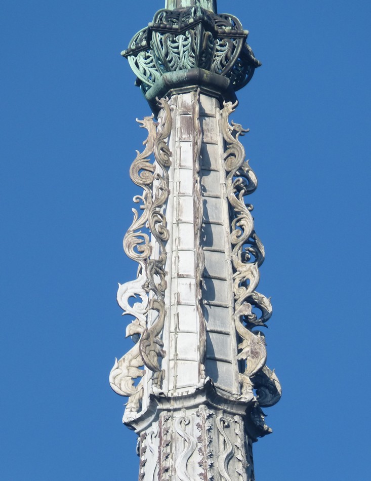 Pointée vers le ciel