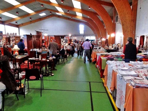 Le salon des antiquaires 2012, organisé par le Lions Club de Châtillon sur Seine..