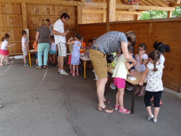 Les élèves de la Moyenne Section et de la Grande section de la Maternelle Cailletet se sont initiés à la sculpture avec Arno Mercier