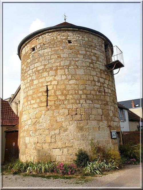 1032 - Noyers-sur-Serein dans l’Yonne (89) 
