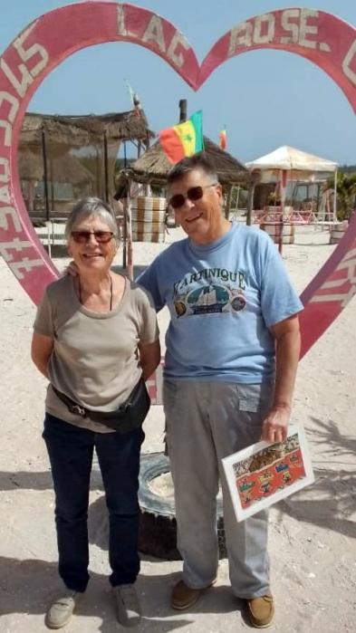 Débarquement, photos souvenir, puis direction "le village" pour faire les boutiques "attrape-touristes" et prendre une collation - Lac Rose (Lac Retba) - Sénégal