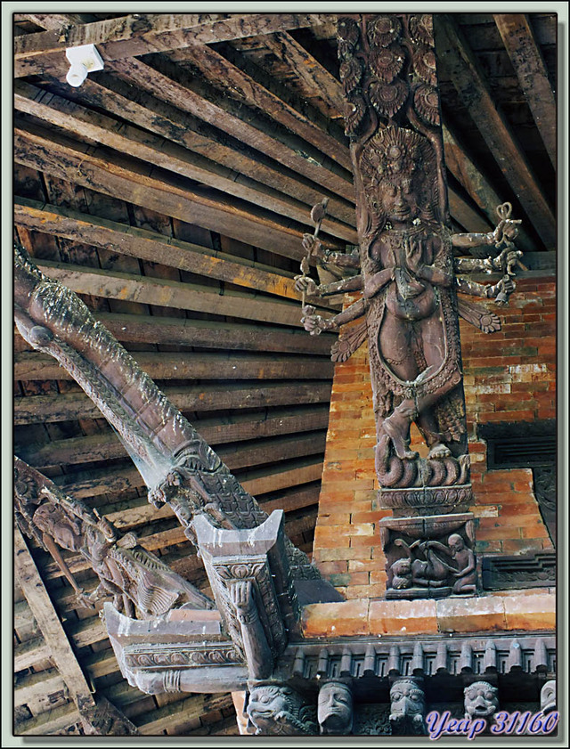 Blog de images-du-pays-des-ours : Images du Pays des Ours (et d'ailleurs ...), Temple Amar Narayan Mandir: sculptures sur bois avec scènes érotiques - Tansen (Palpa) - Népal
