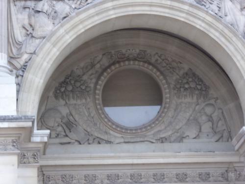 L'extérieur du Louvre