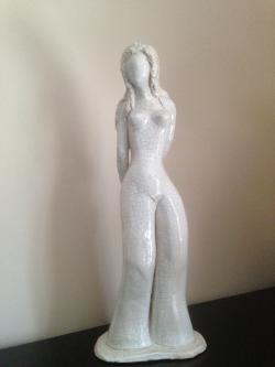 FEMME EN BLANC