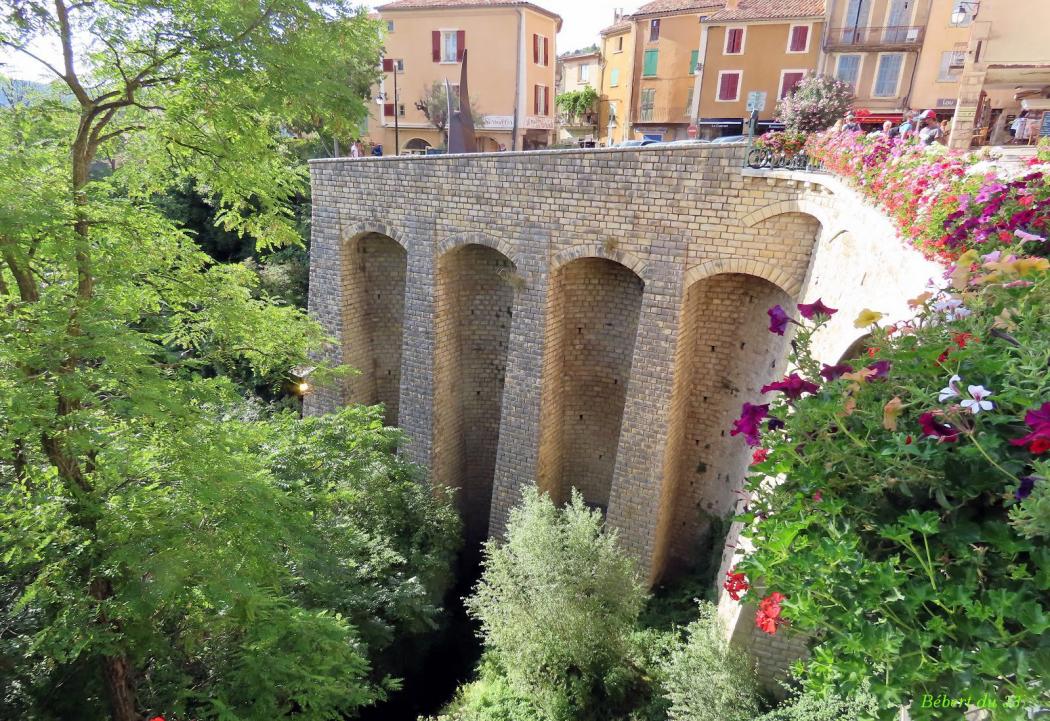 un pause à Moustier