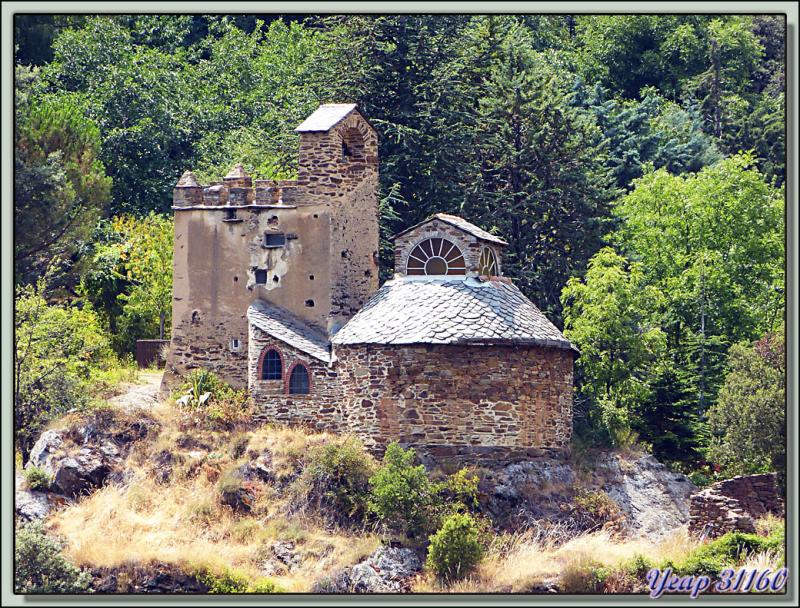 Tour de Cabrils et sa chapelle dédiée à St Gabriel de l'Annonciation (Zoom 600 mm) - Olette - 66