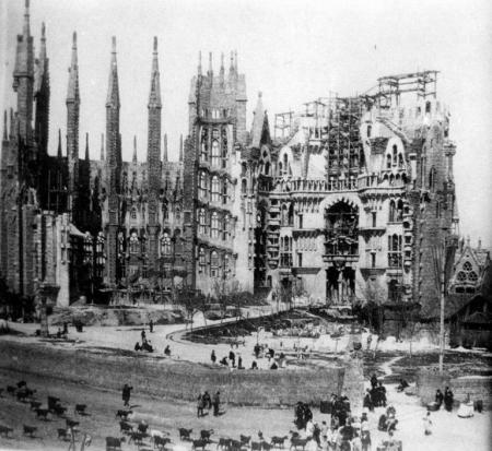   La cathédrale inachevée de Barcelone