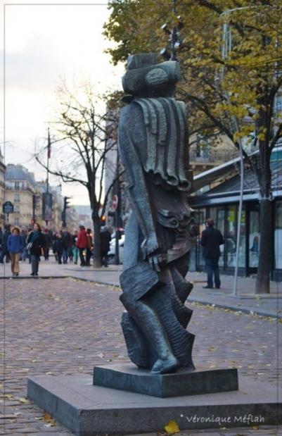 Le Prométhée (1956) de Ossip Zadkine, Place Saint-Germain des Prés, Paris