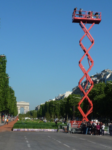 Les champs avec la grue des photographes