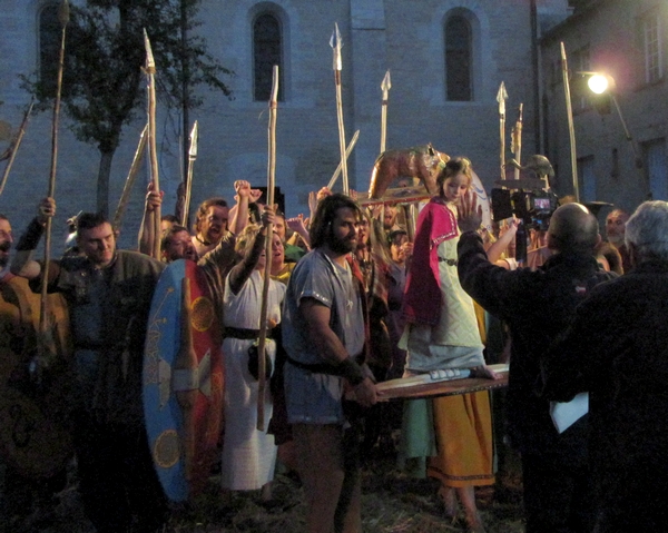 Le tournage du clip  sur la Dame de Vix par "La fabrique à Berlue" a enthousiasmé les visiteurs !