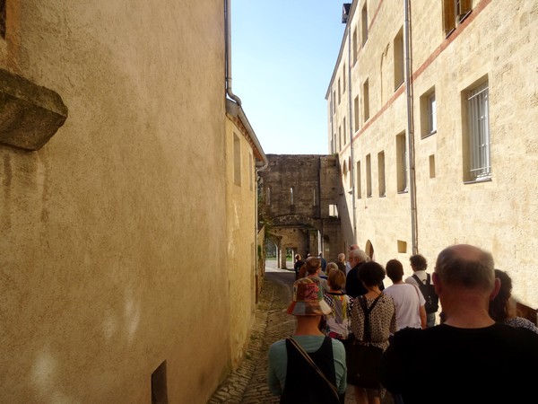 Visite de Flavigny sur Ozerain, avec les adhérents de Villages Anciens-Villages d'Avenir....