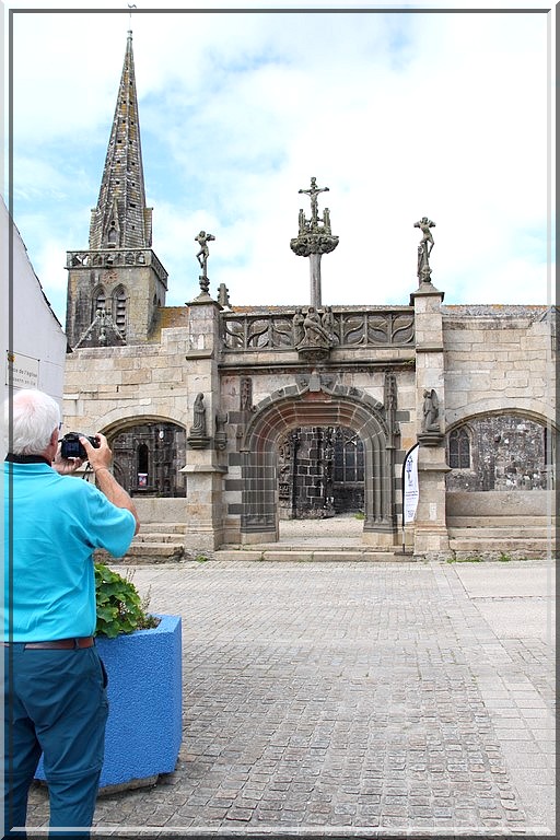 980 - Xtian, les enclos paroissiaux et le Pont habité !