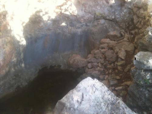 Baignoire naturelle sous roche Montaiguet