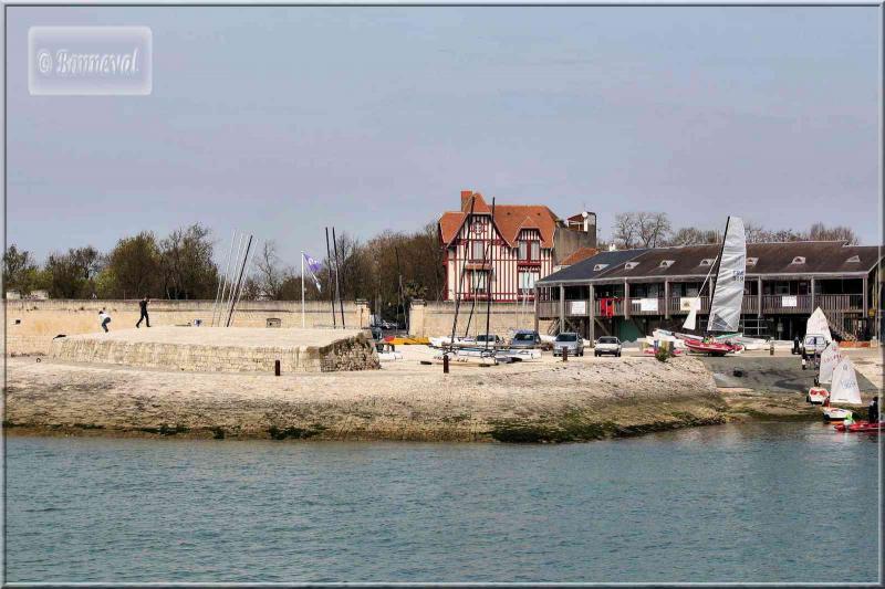 La Rochelle Esplanade Saint-Jean-d'Acre et Maison au chat vues du Gabut
