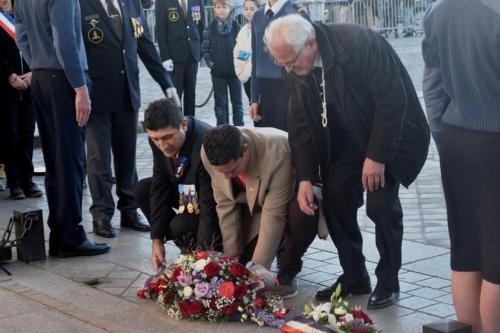 7 octobre, Arc de Triomphe  : " "Que vive à jamais la mémoire des valeureux tamari'i volontaires et de leur chef !"