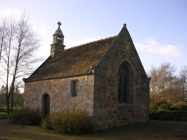 la petite chapelle de saint nicodeme entre servel et beg le