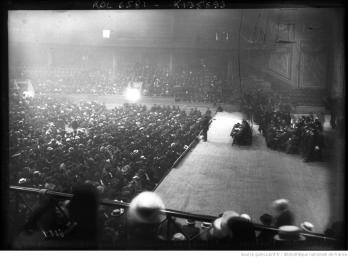 1909 Grève des postiers à l'hippodrome, meeting du 14 mai 1909, Pataud secrétaire du syndicat des électriciens à la tribune