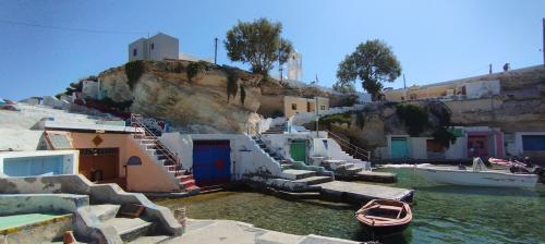 MILOS MANDRAKIA