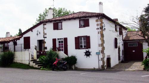 Saint-Pée-sur-Nivelle  (Pyrénées Atlantiques)