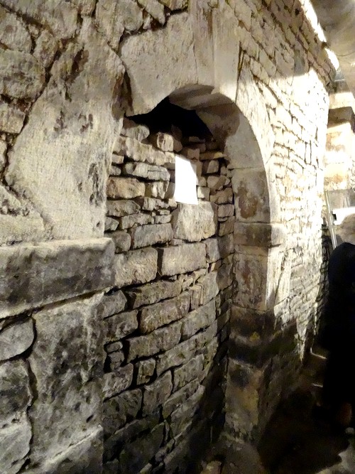 Visite de la crypte de saint Bernard avec les Amis du Châtillonnais