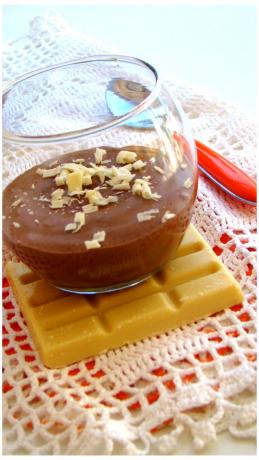 MOUSSE  LÉGÈRE AU CHOCOLAT NOIR 