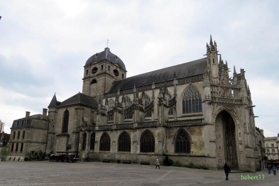 Basilique d'Alençon dans l'Orne -2