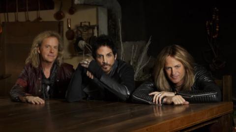REVOLUTION SAINTS - Un nouvel extrait du futur album dévoilé