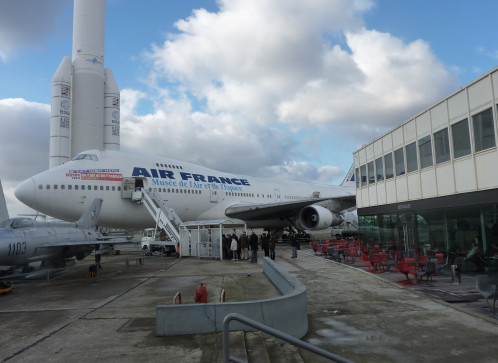 Le Boeing 747 en face du restaurant