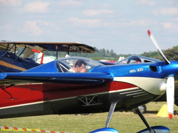Premier meeting de l'année 2014 pour la passionnée d'aviation, Nicole Prévost, celui de Tilchâtel...
