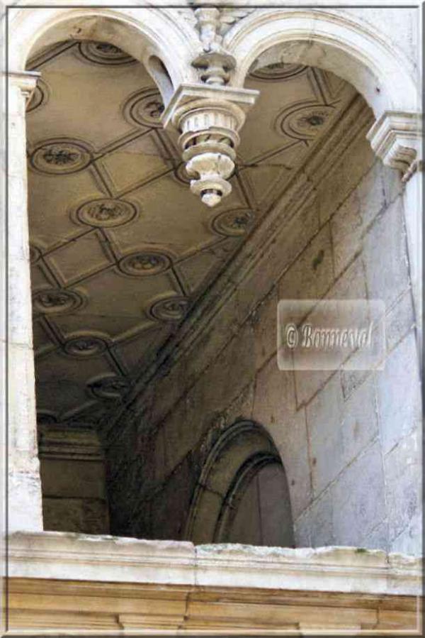 La Rochelle rue des Augustins Maison Henri II clé pendante tourelle escalier