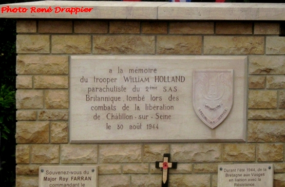 La cérémonie du souvenir de la Libération de Châtillon sur Seine, vue par René Drappier...