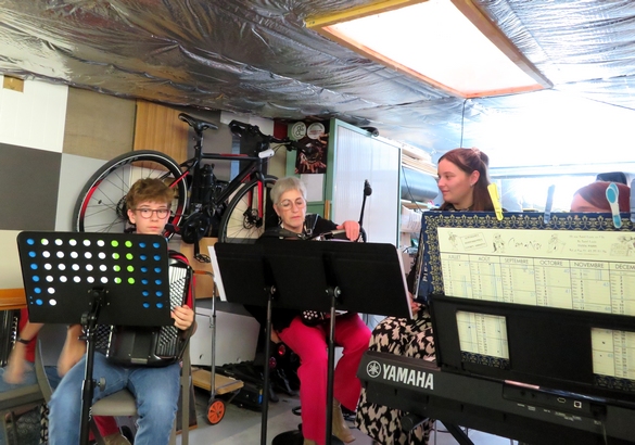 Une bien agréable Fête de la Musique a eu lieu dans le quartier de Château-Gaillard de Châtillon-sur-Seine, chez Denis Bourtequoy