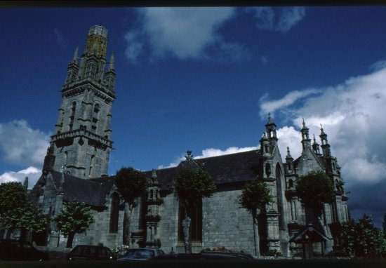 eglises-lampaul-guimiliau-france-1242908510-1180848