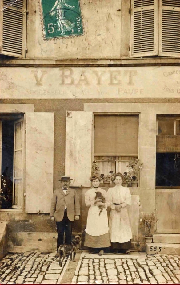 Quelques cartes postales représentant les commerces d'autrefois à Châtillon sur Seine.....