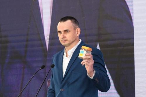 Je  crois  qu'  il est   fou finalement ! 